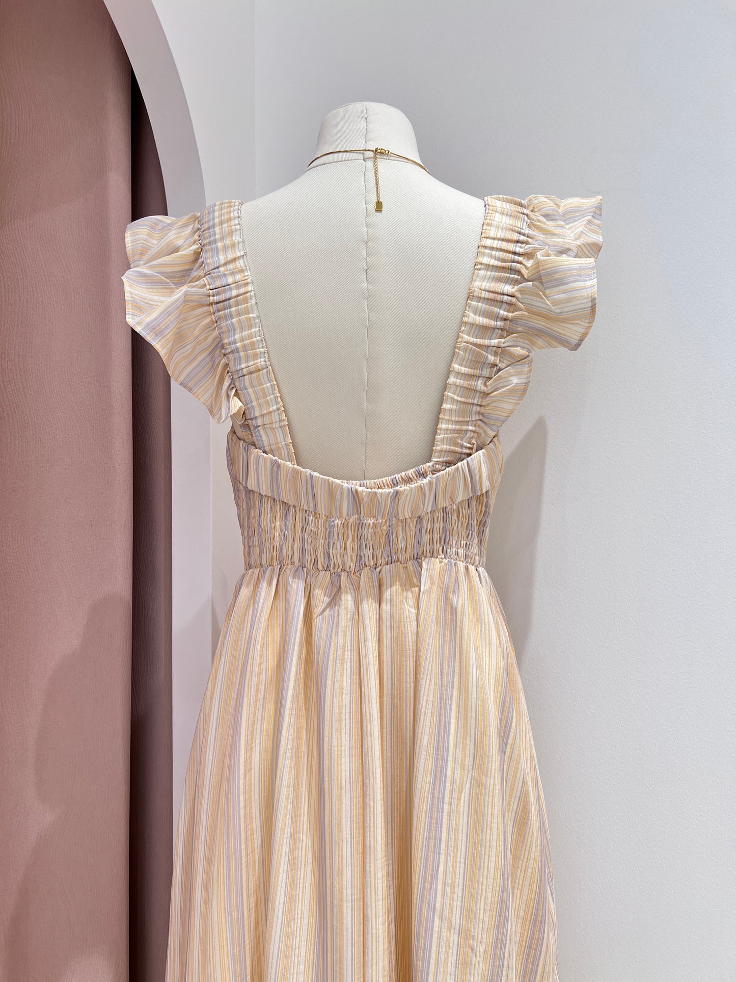 10807|法式优雅方领露背连衣裙