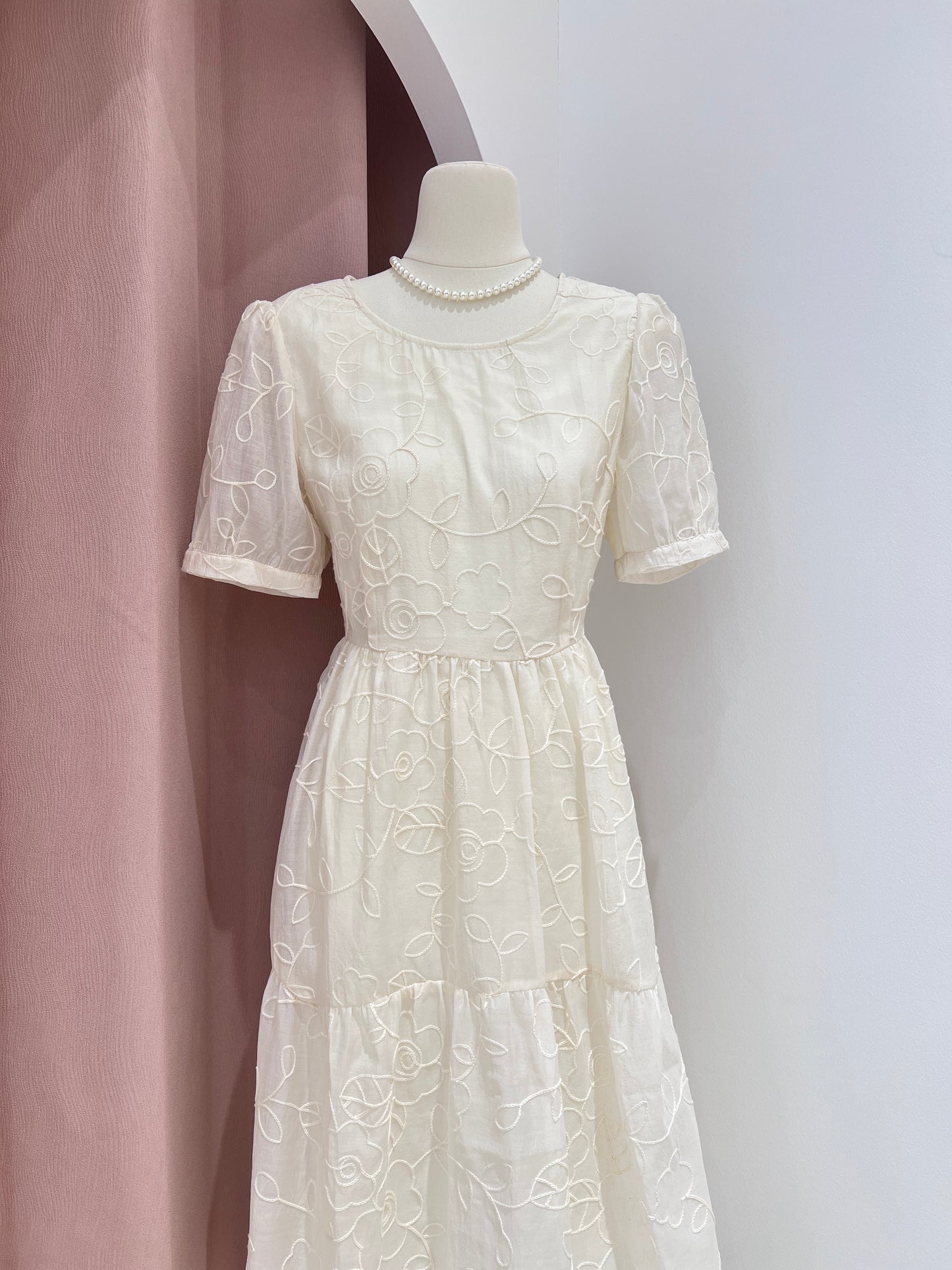 10923 优雅绣花连衣裙