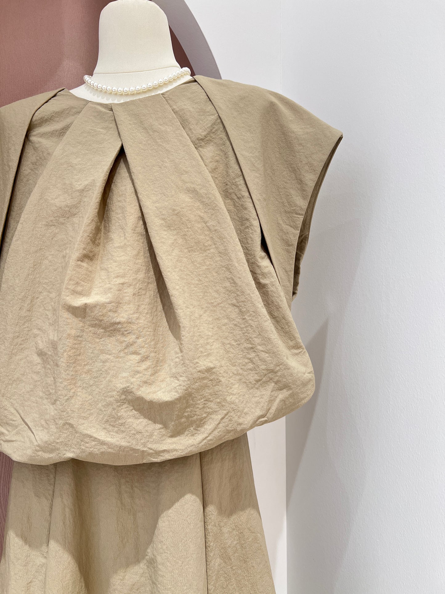 10835|简约设计感宽松飞袖套装裙