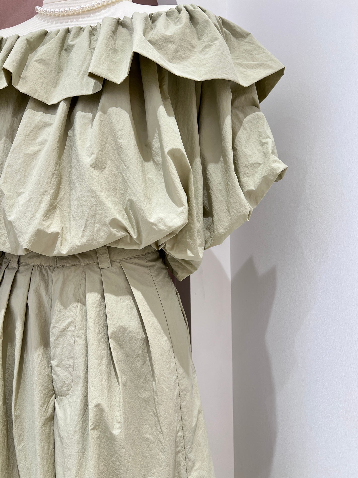 10829|荷叶花苞一字肩上衣套装裤